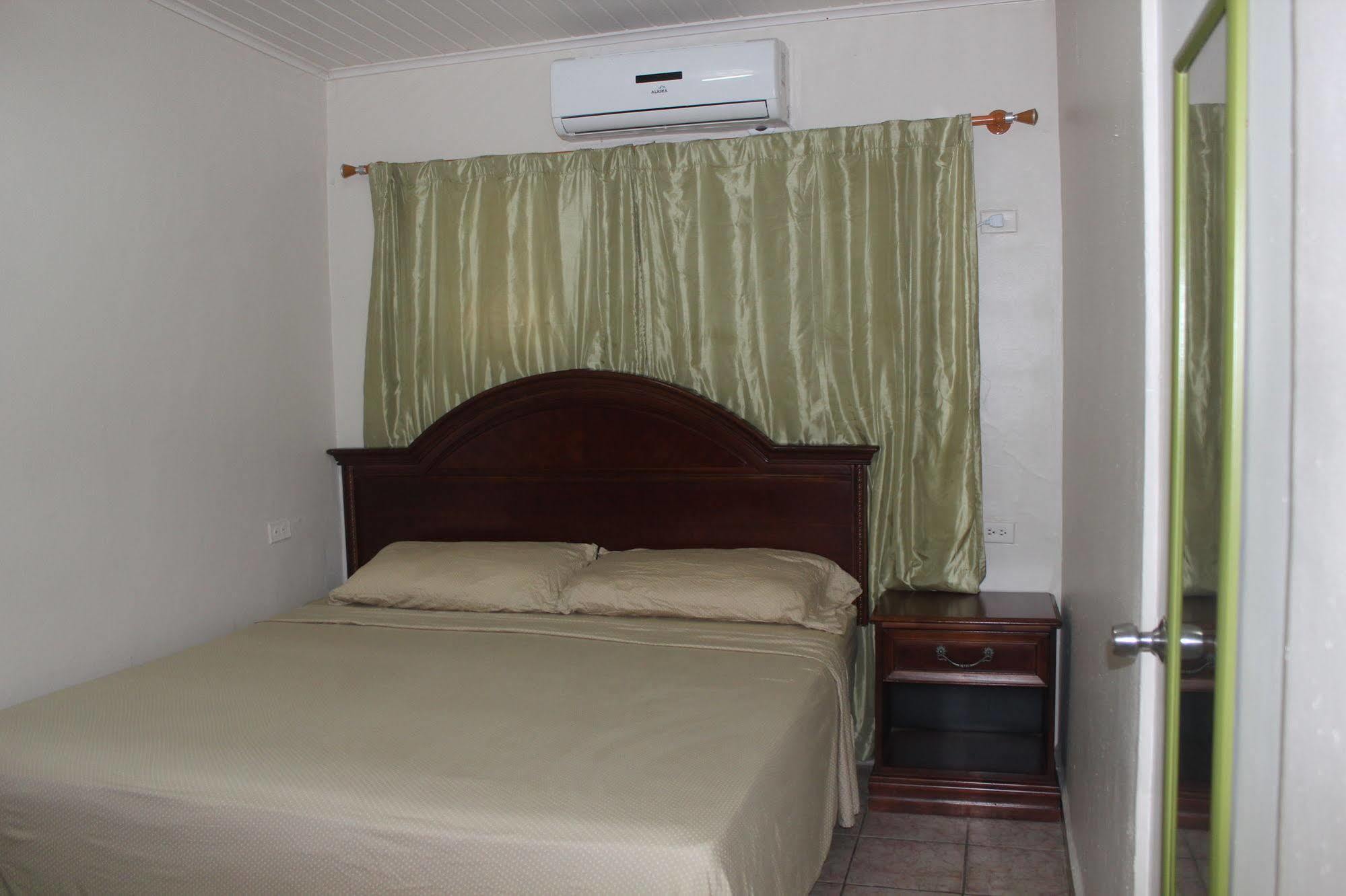 Hotel California Aruba Oranjestad Exterior foto